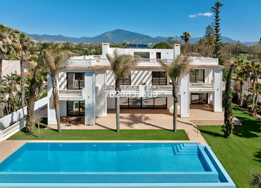 Resale - House - Detached Villa - Marbella - Guadalmina Baja