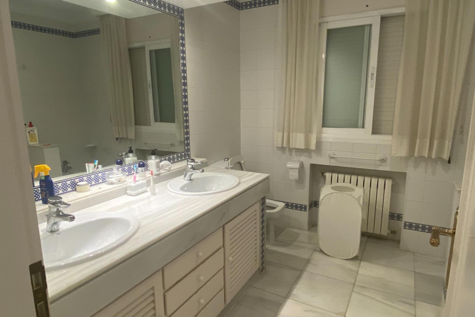 Resale - House - Detached Villa - Marbella - Guadalmina Baja