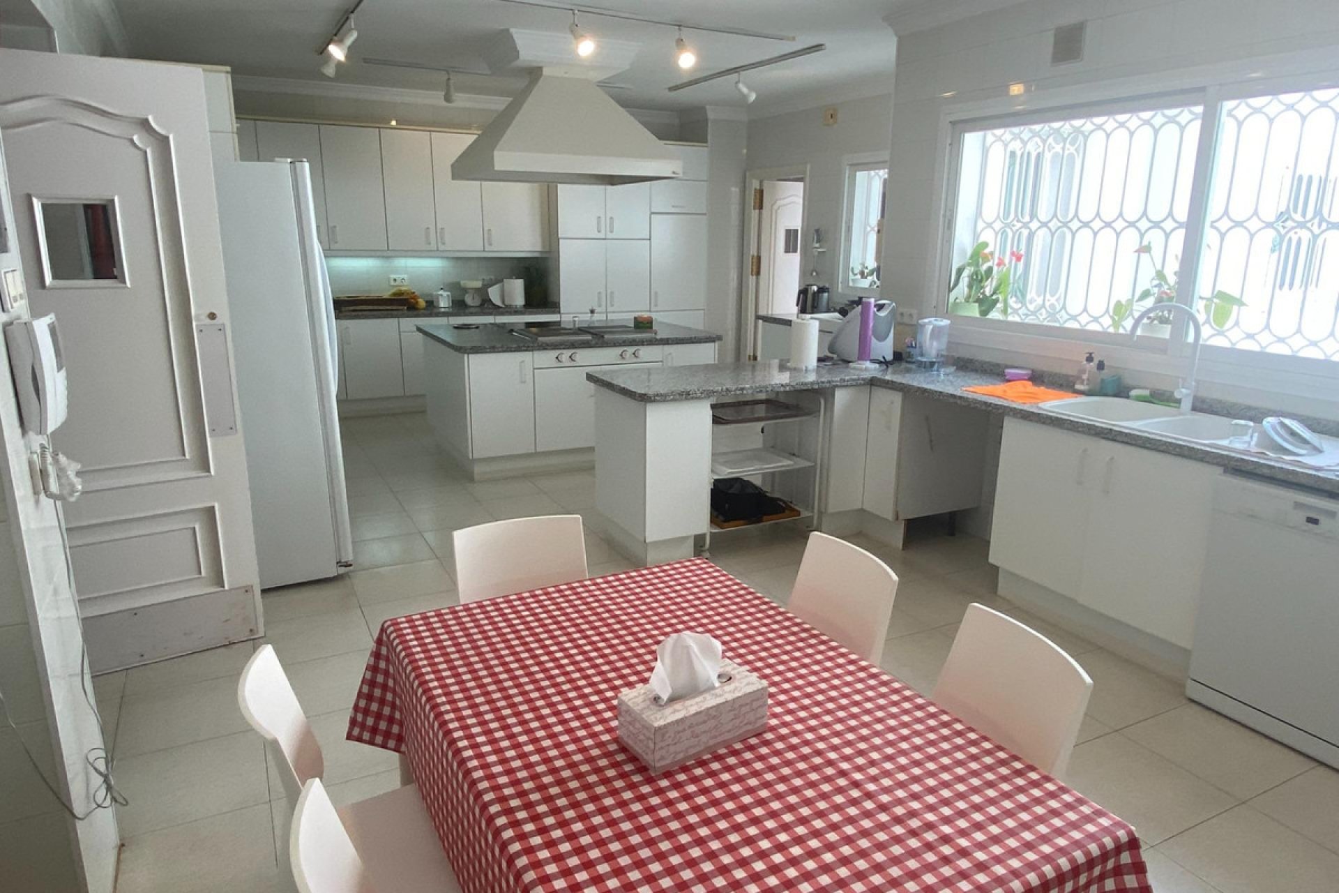 Resale - House - Detached Villa - Marbella - Guadalmina Baja