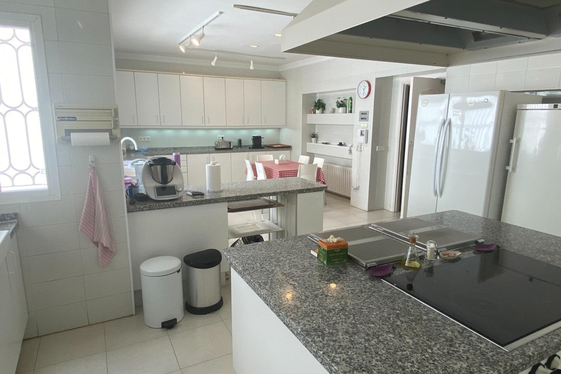 Resale - House - Detached Villa - Marbella - Guadalmina Baja