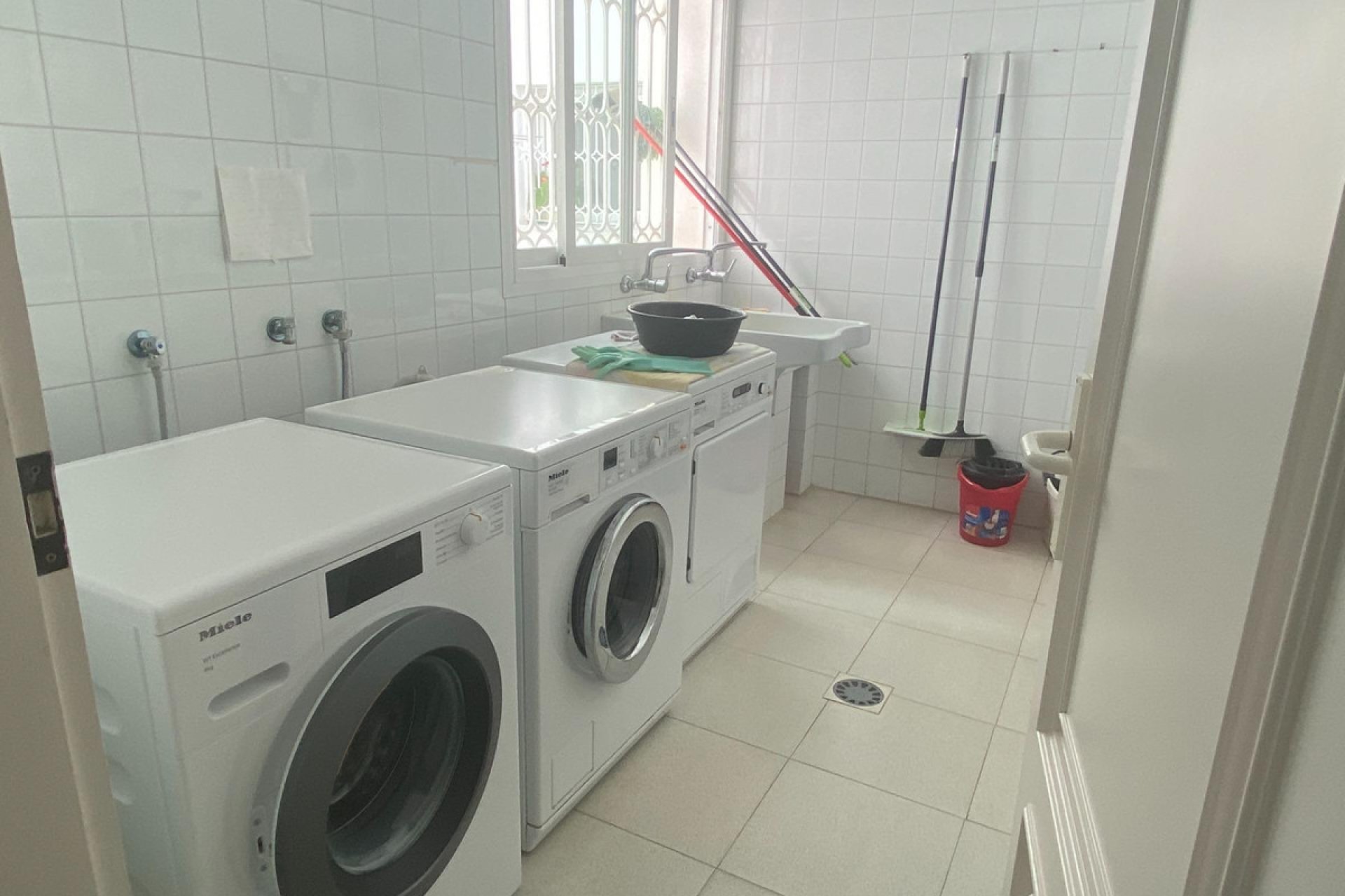 Resale - House - Detached Villa - Marbella - Guadalmina Baja