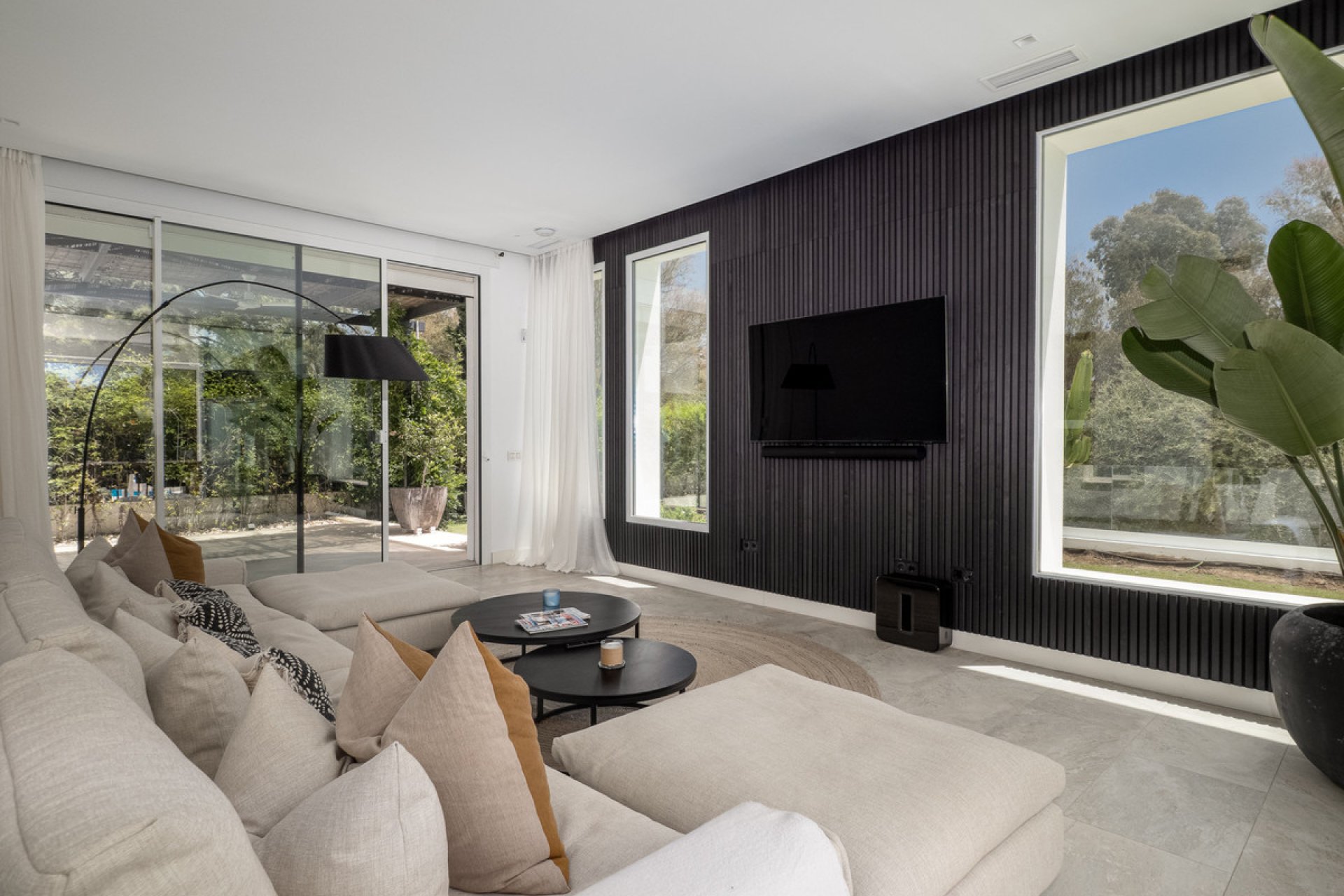 Resale - House - Detached Villa - Marbella - Guadalmina Baja