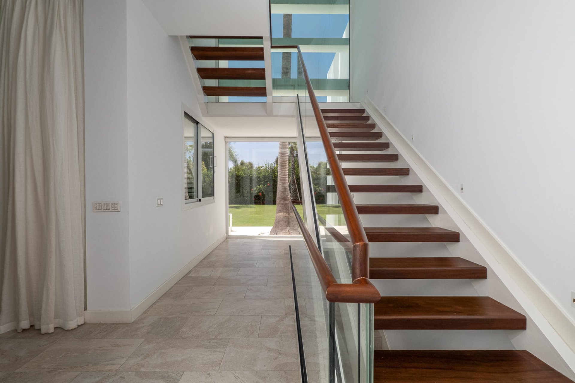 Resale - House - Detached Villa - Marbella - Guadalmina Baja