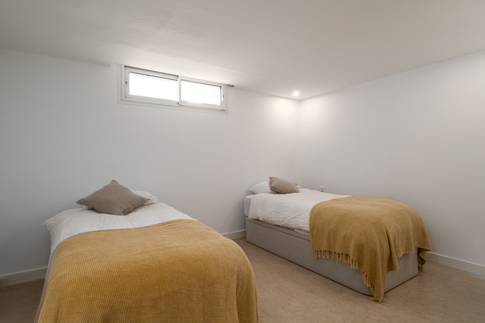 Resale - House - Detached Villa - Marbella - Guadalmina Baja