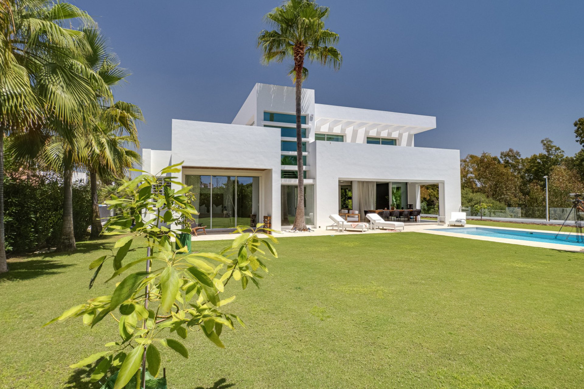 Resale - House - Detached Villa - Marbella - Guadalmina Baja