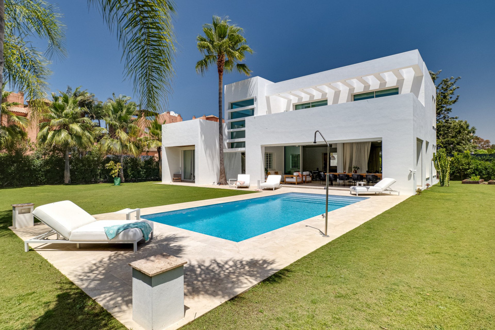 Resale - House - Detached Villa - Marbella - Guadalmina Baja