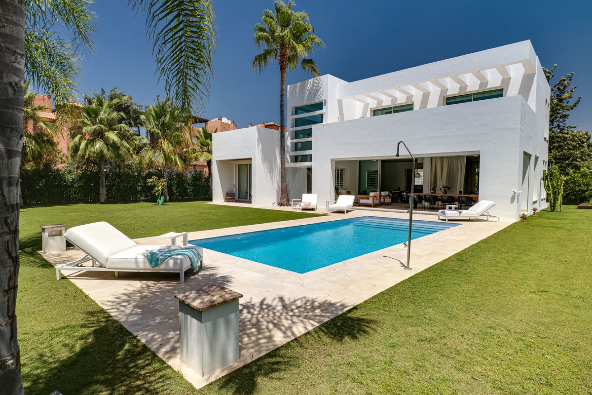 Resale - House - Detached Villa - Marbella - Guadalmina Baja