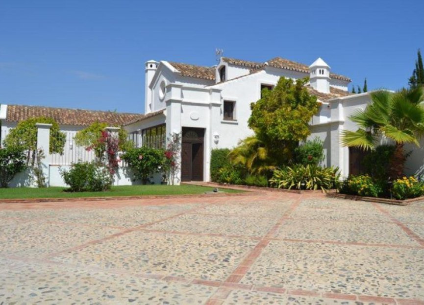 Resale - House - Detached Villa - Marbella - Guadalmina Baja