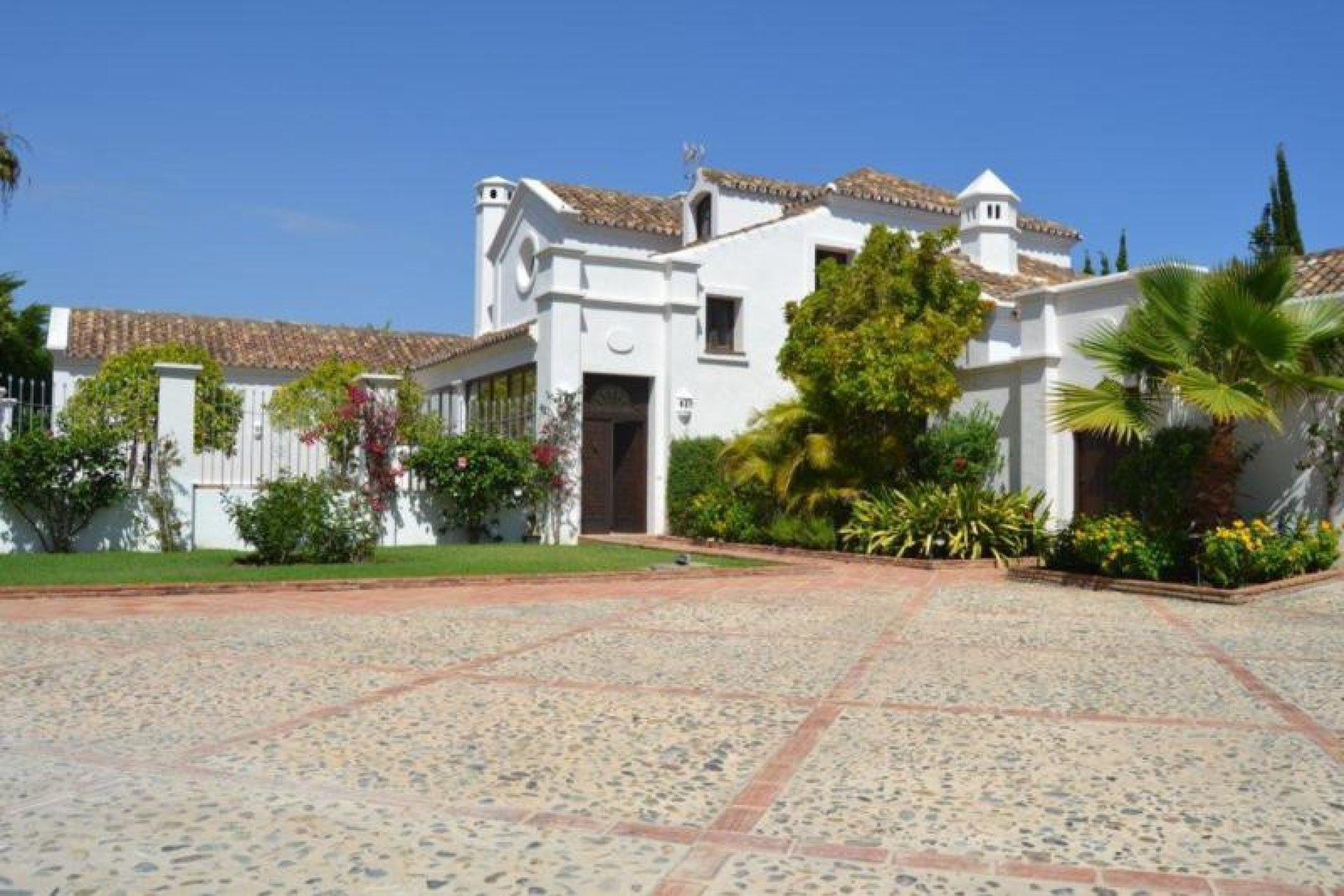 Resale - House - Detached Villa - Marbella - Guadalmina Baja