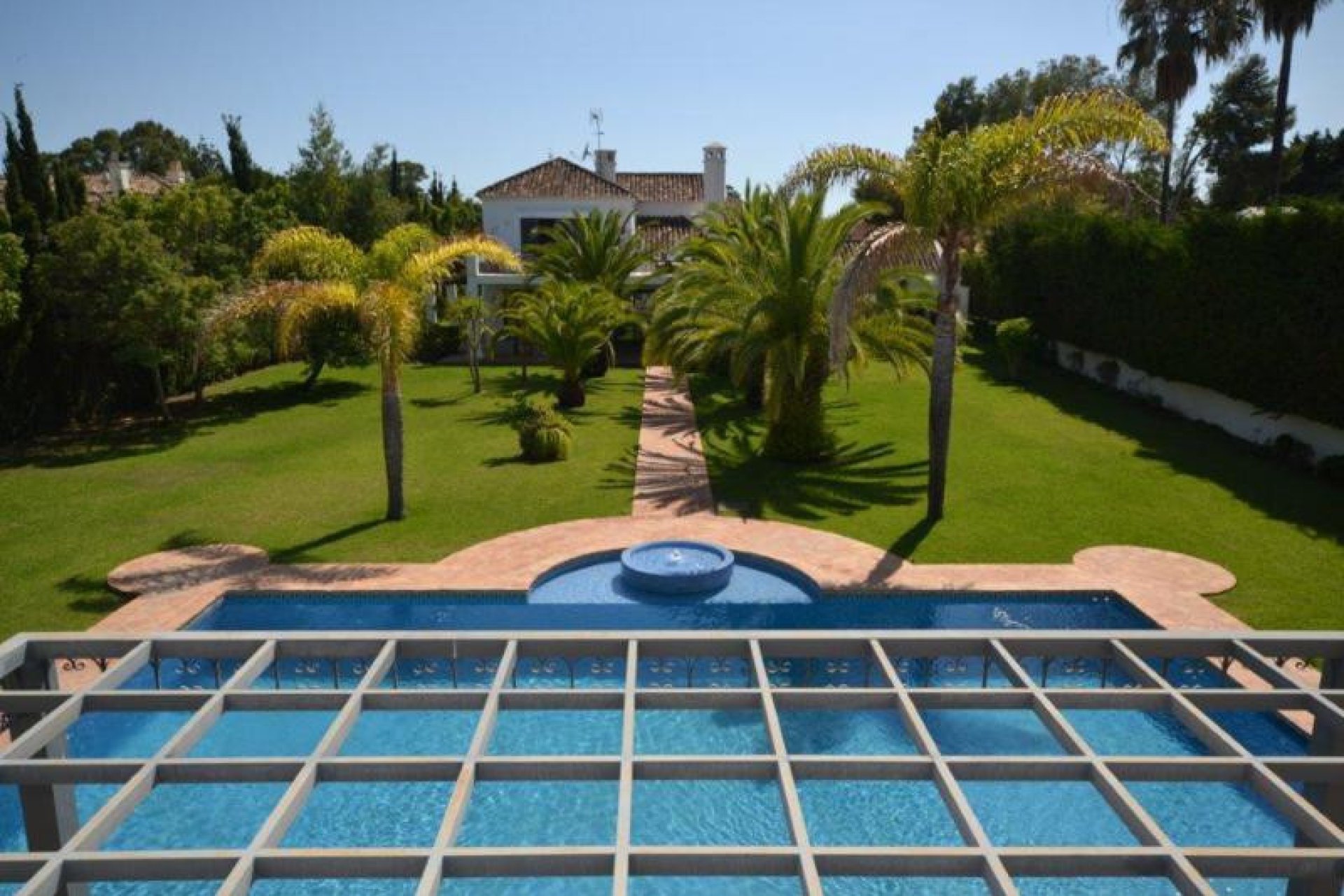 Resale - House - Detached Villa - Marbella - Guadalmina Baja