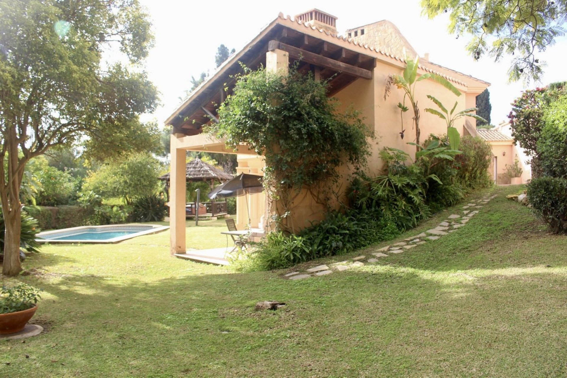 Resale - House - Detached Villa - Marbella - Hacienda Las Chapas