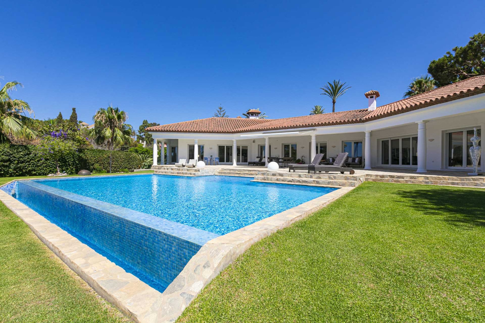 Resale - House - Detached Villa - Marbella - Hacienda Las Chapas