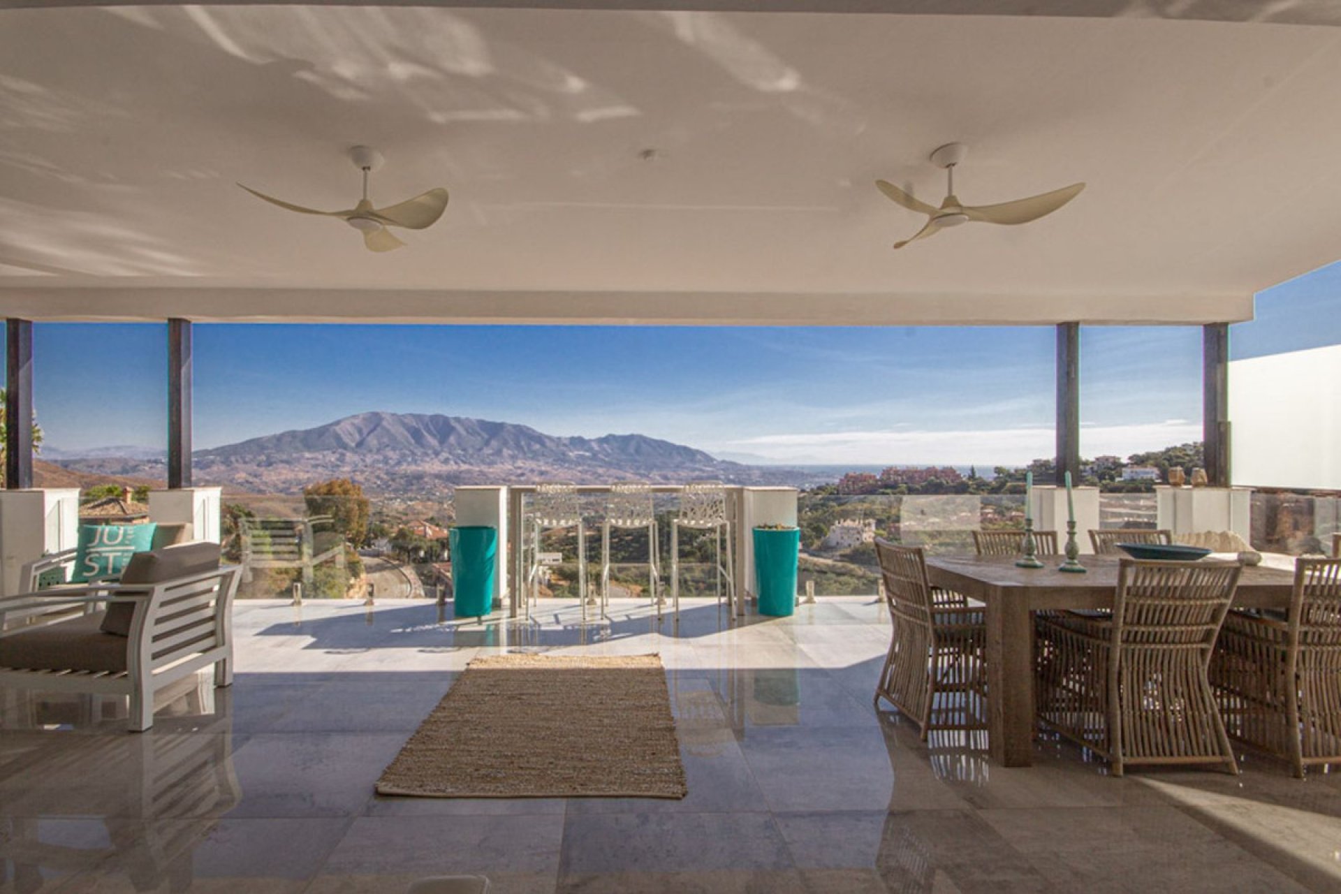 Resale - House - Detached Villa - Marbella - La Mairena