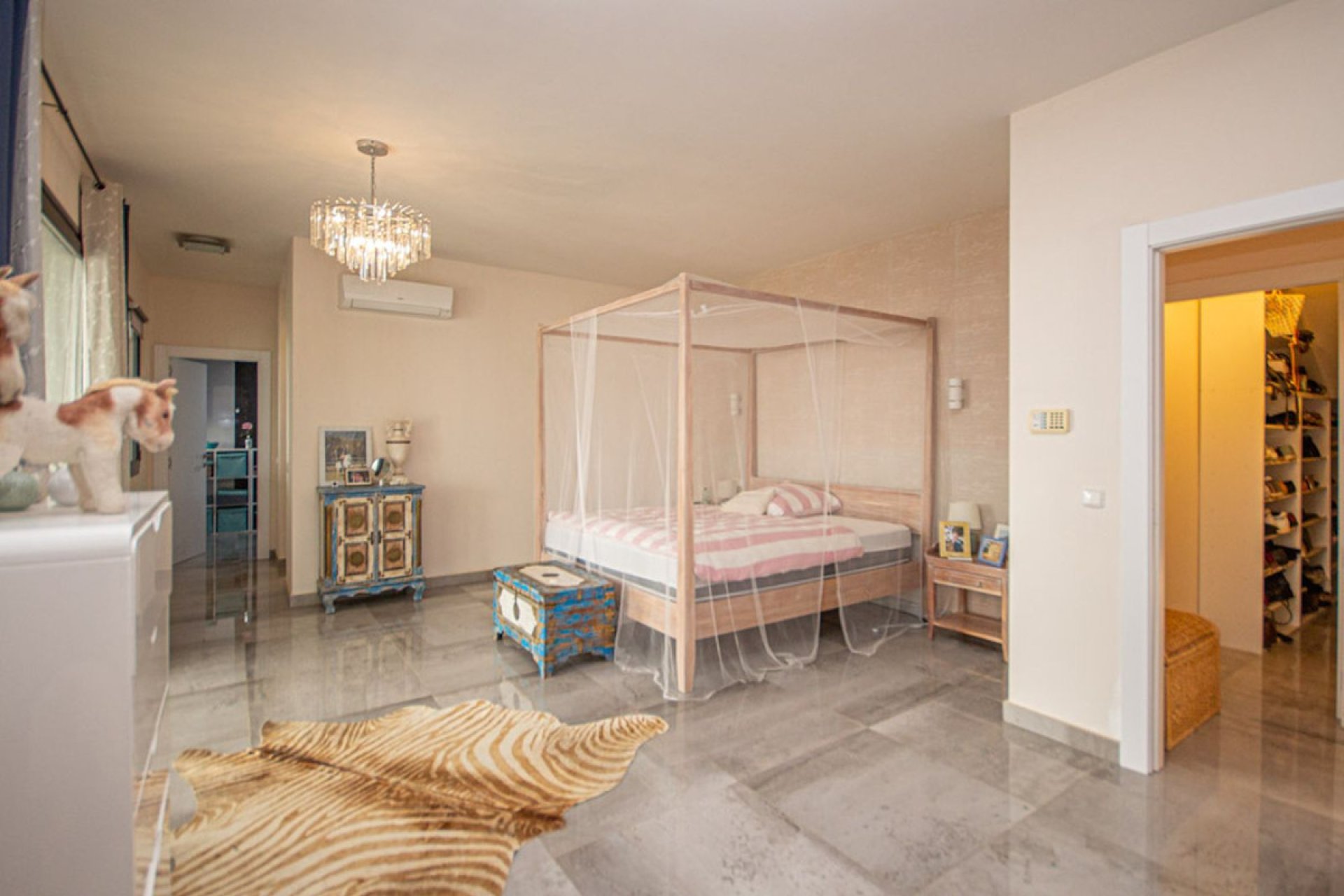 Resale - House - Detached Villa - Marbella - La Mairena