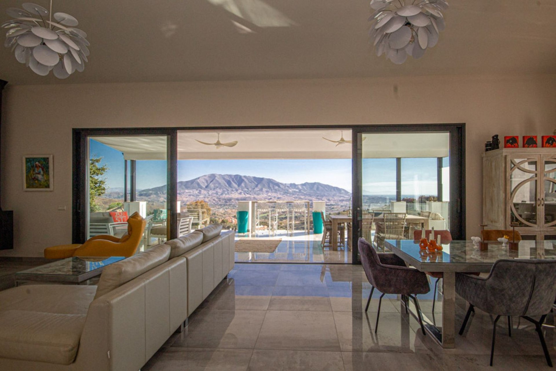 Resale - House - Detached Villa - Marbella - La Mairena