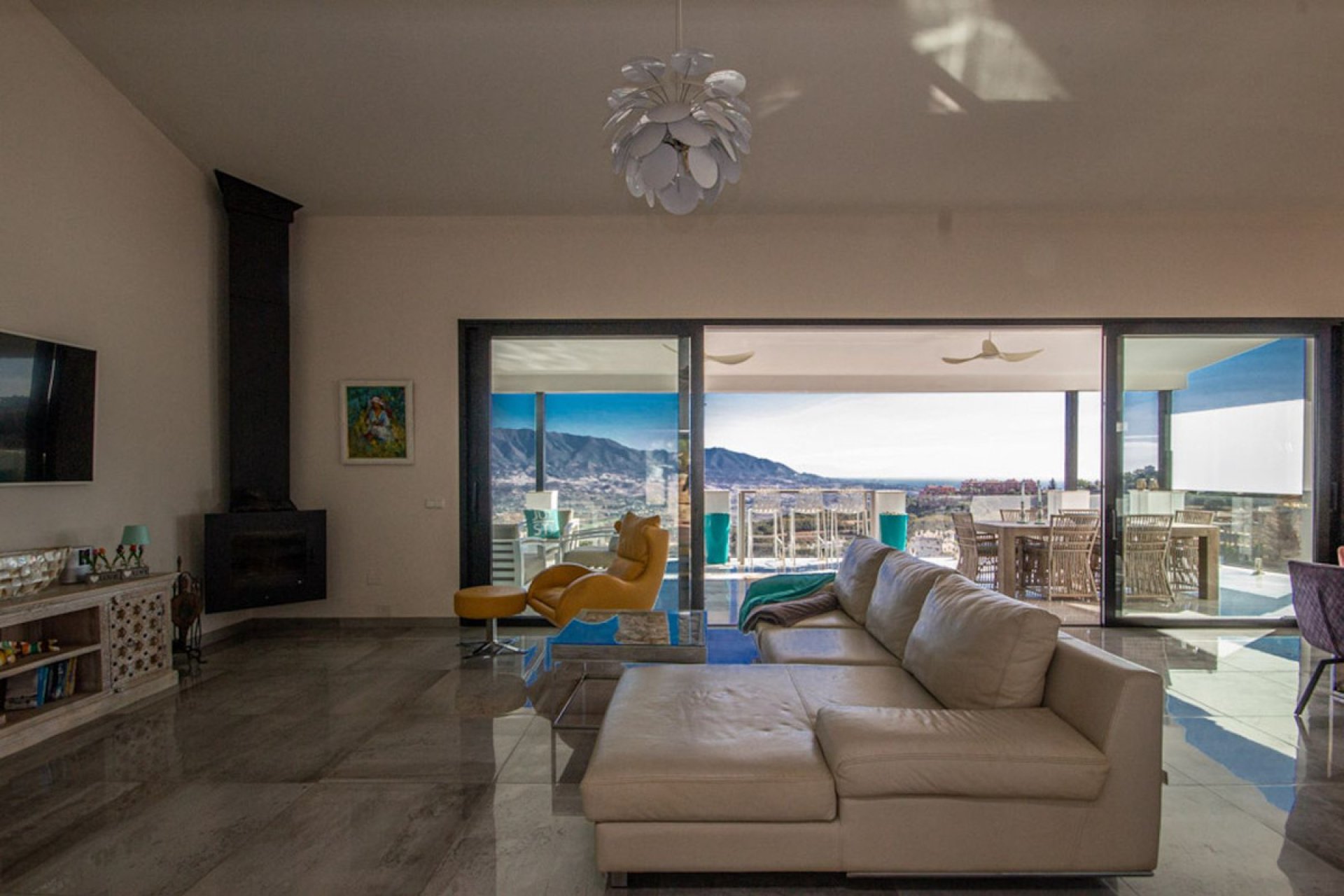 Resale - House - Detached Villa - Marbella - La Mairena