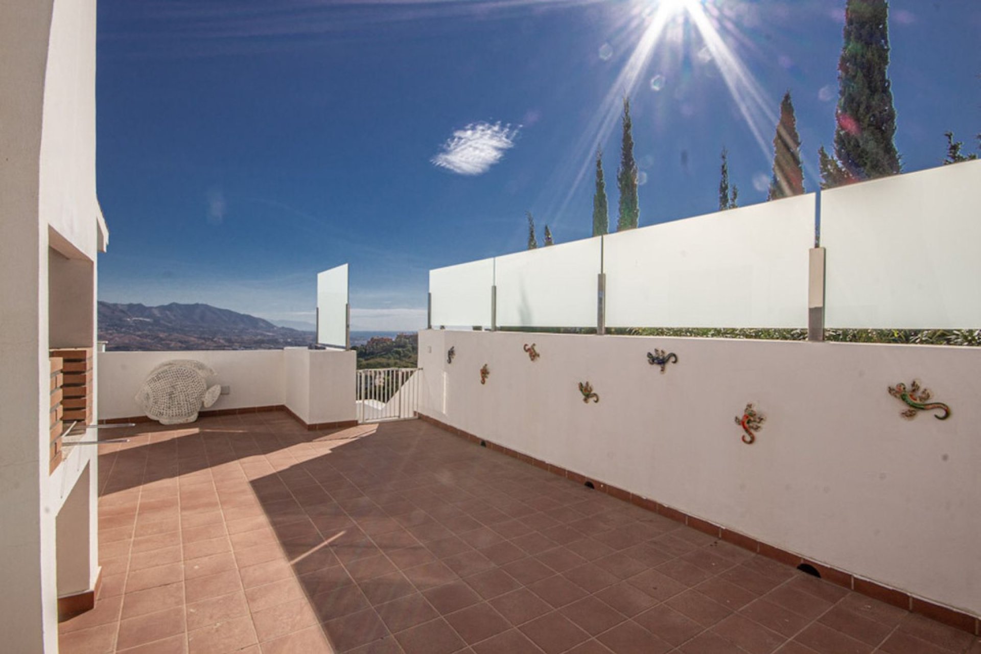 Resale - House - Detached Villa - Marbella - La Mairena