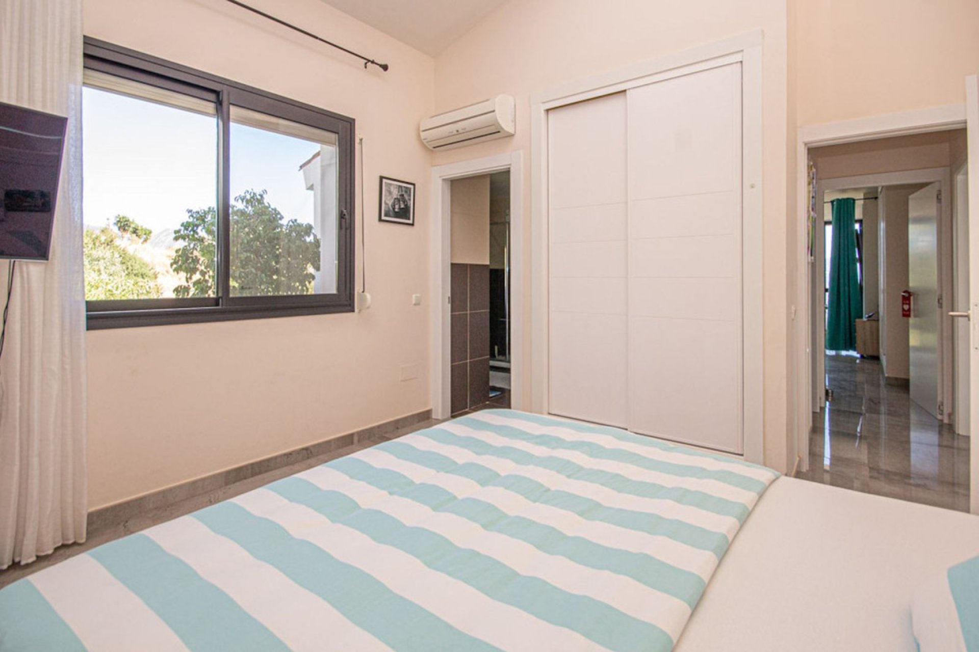 Resale - House - Detached Villa - Marbella - La Mairena