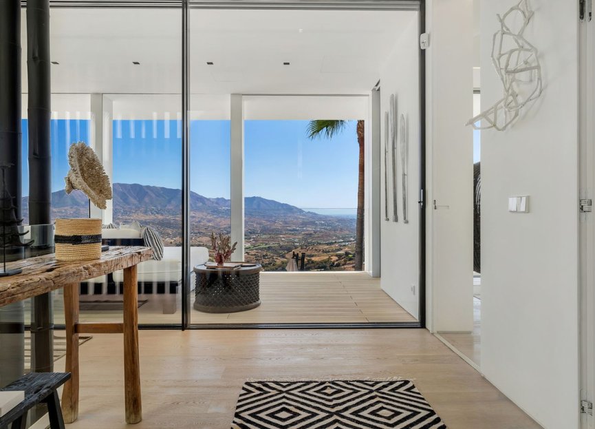 Resale - House - Detached Villa - Marbella - La Mairena