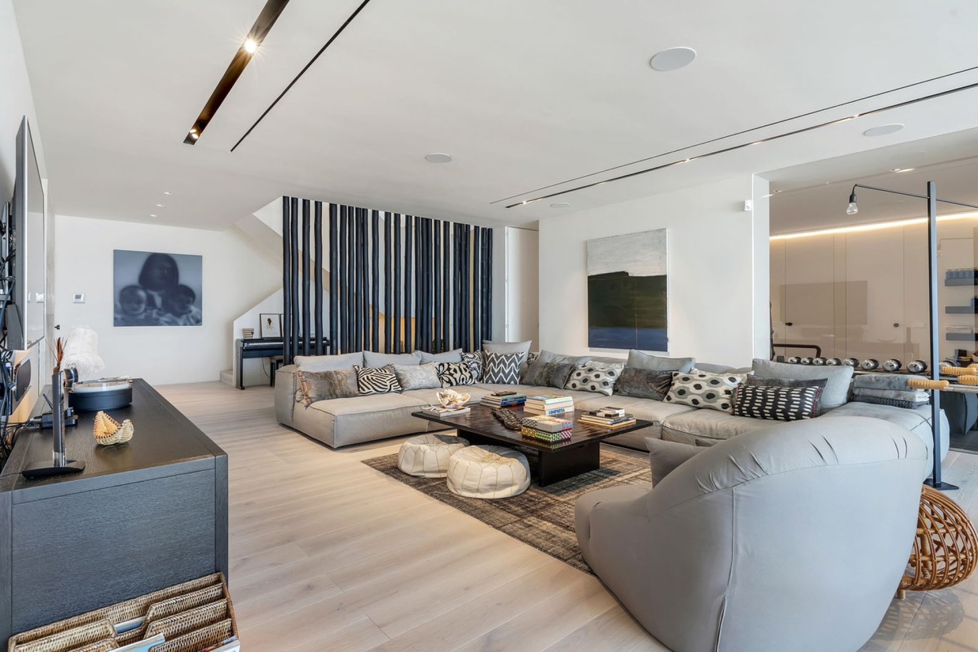 Resale - House - Detached Villa - Marbella - La Mairena