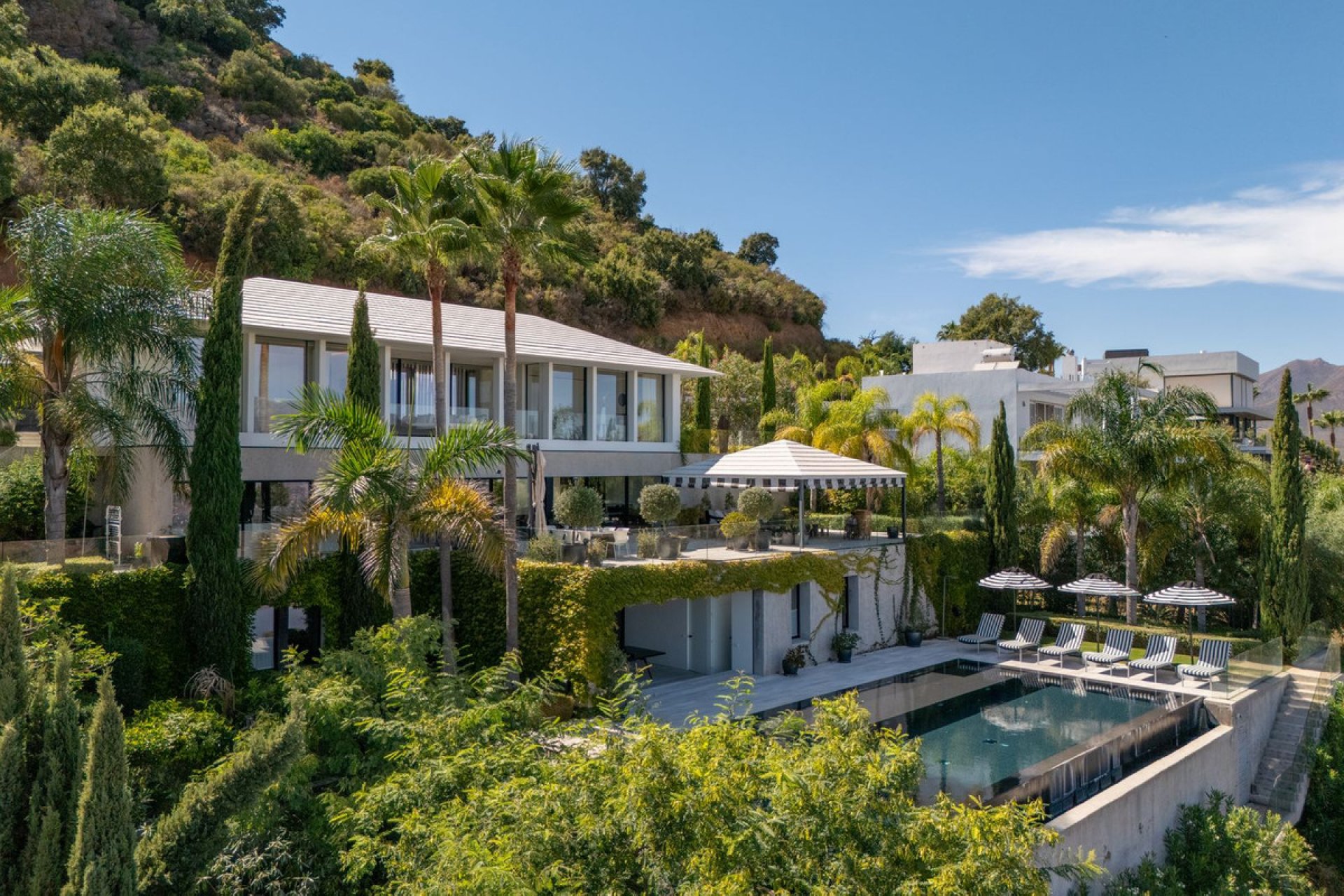 Resale - House - Detached Villa - Marbella - La Mairena