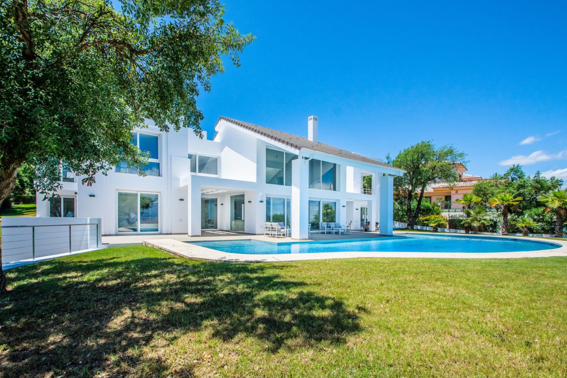 Resale - House - Detached Villa - Marbella - La Mairena