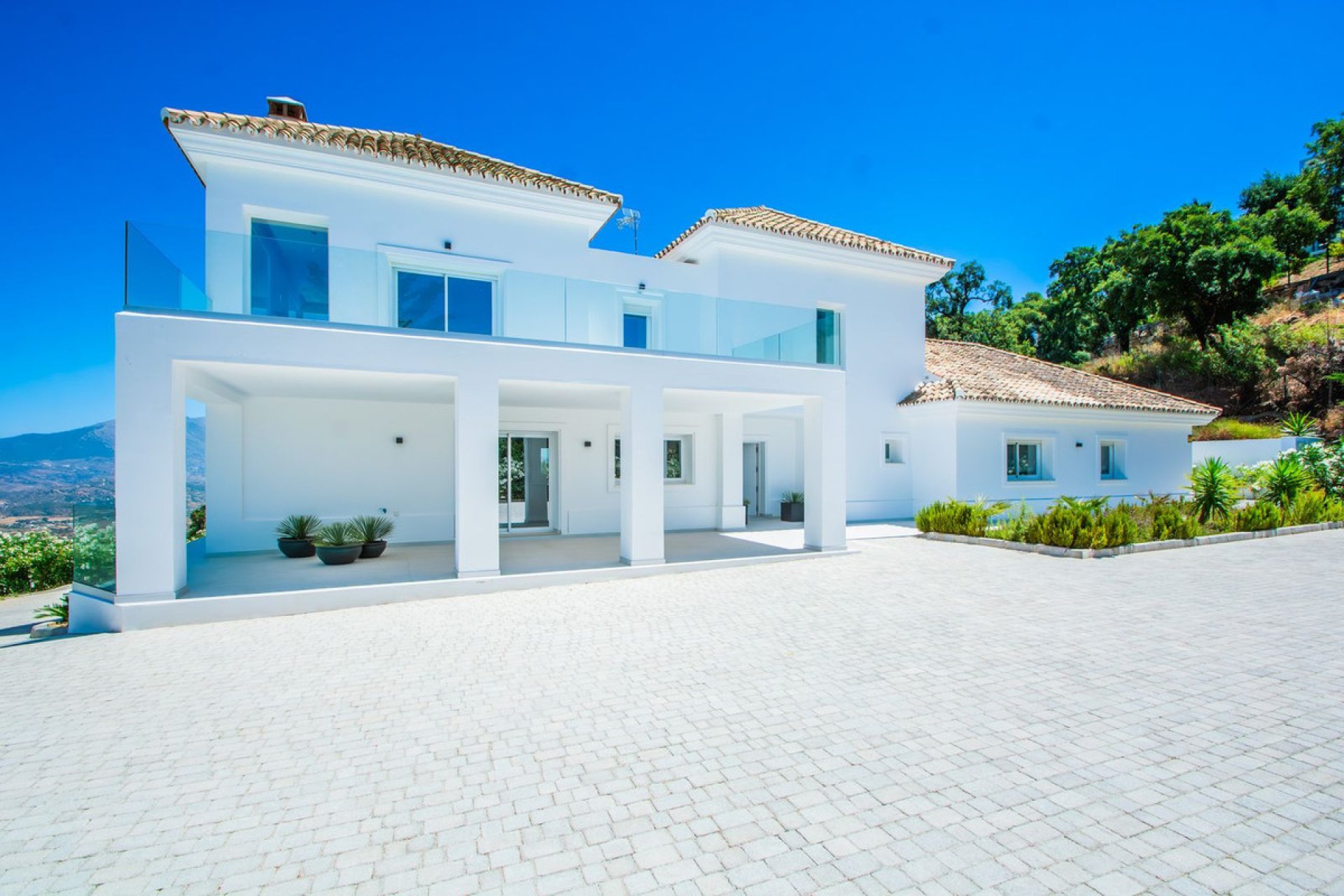 Resale - House - Detached Villa - Marbella - La Mairena