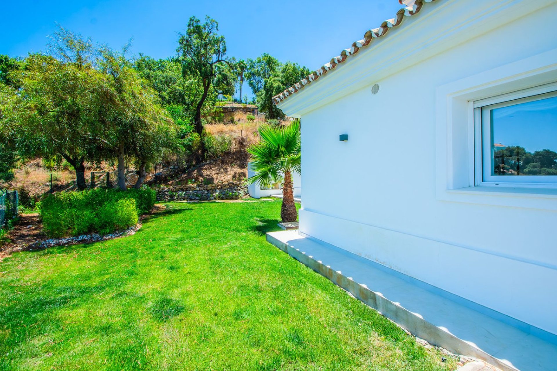 Resale - House - Detached Villa - Marbella - La Mairena