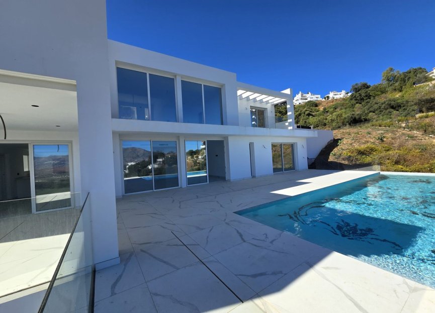 Resale - House - Detached Villa - Marbella - La Mairena