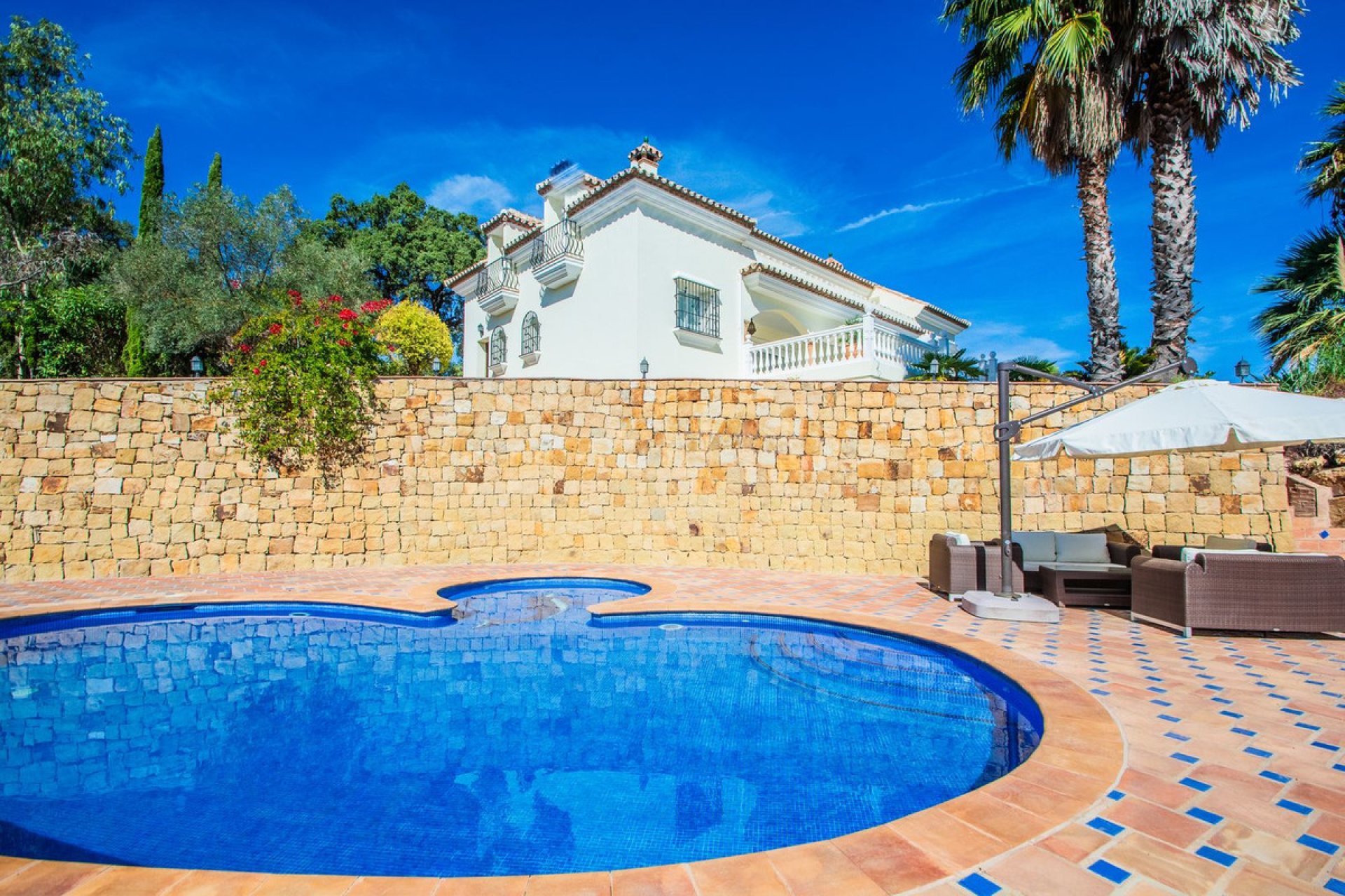 Resale - House - Detached Villa - Marbella - La Mairena