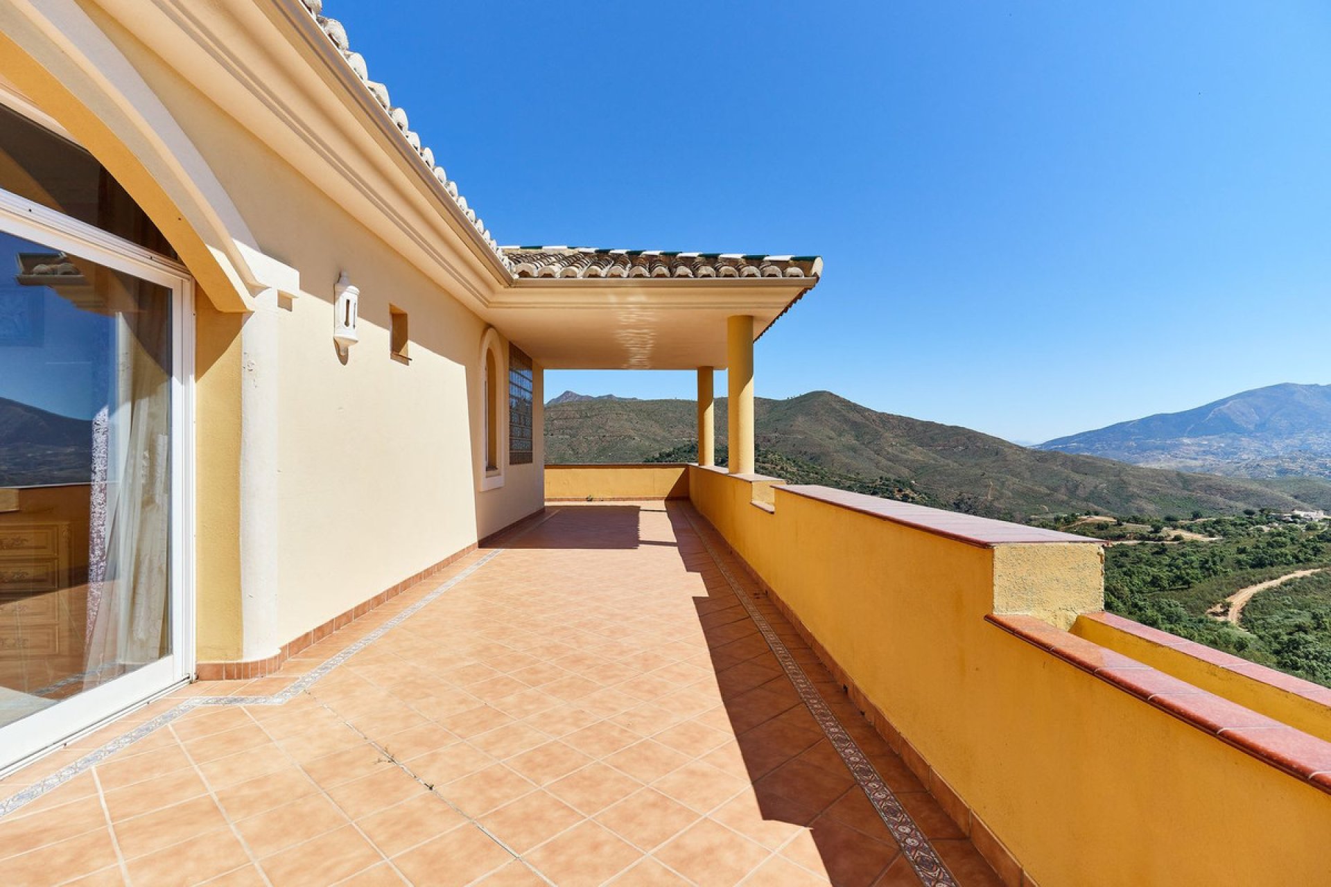 Resale - House - Detached Villa - Marbella - La Mairena