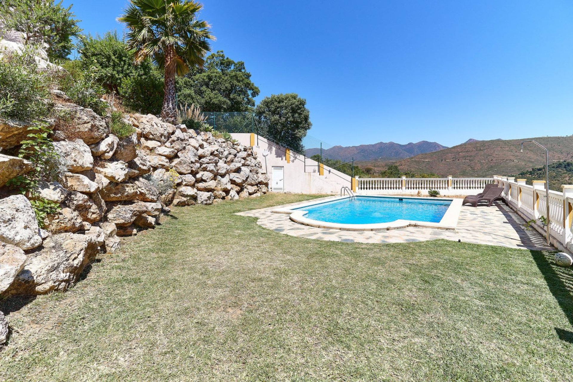 Resale - House - Detached Villa - Marbella - La Mairena