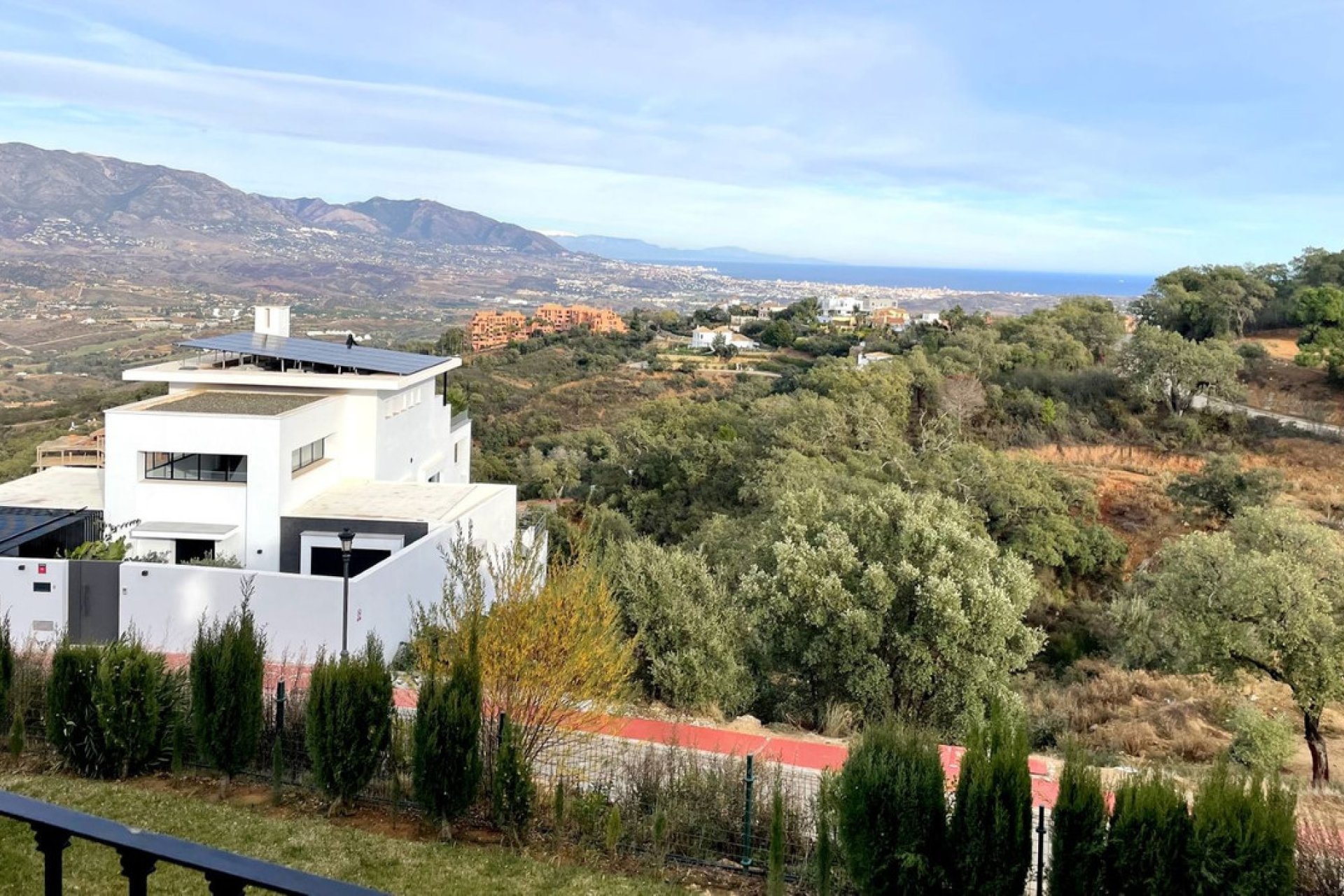 Resale - House - Detached Villa - Marbella - La Mairena