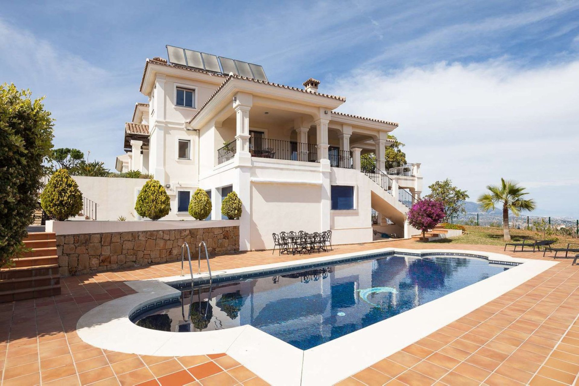 Resale - House - Detached Villa - Marbella - La Mairena