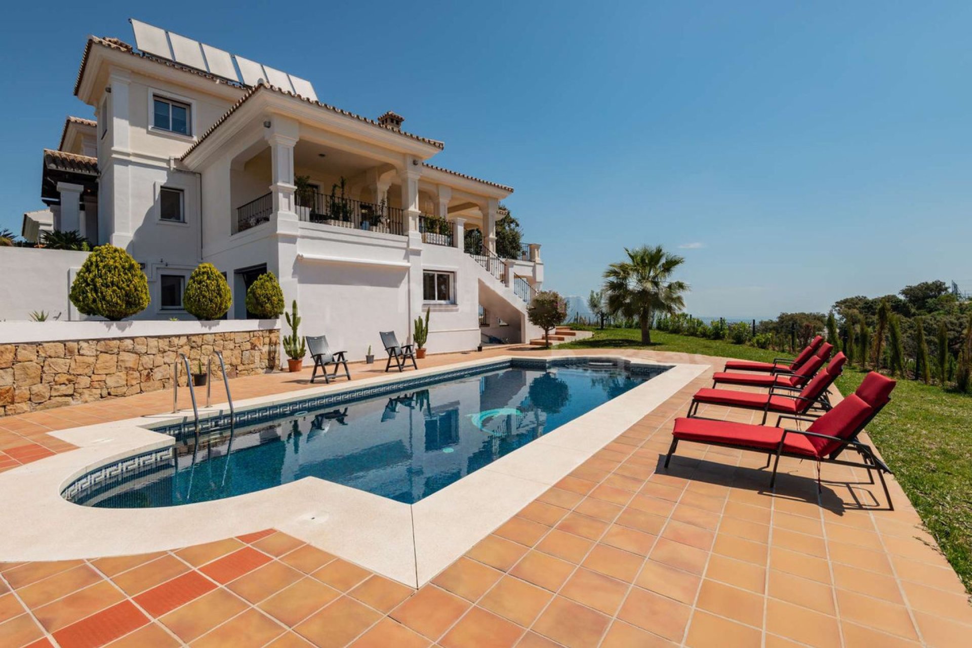 Resale - House - Detached Villa - Marbella - La Mairena