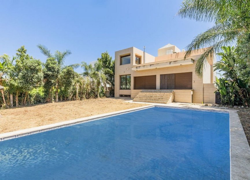 Resale - House - Detached Villa - Marbella - La Mairena