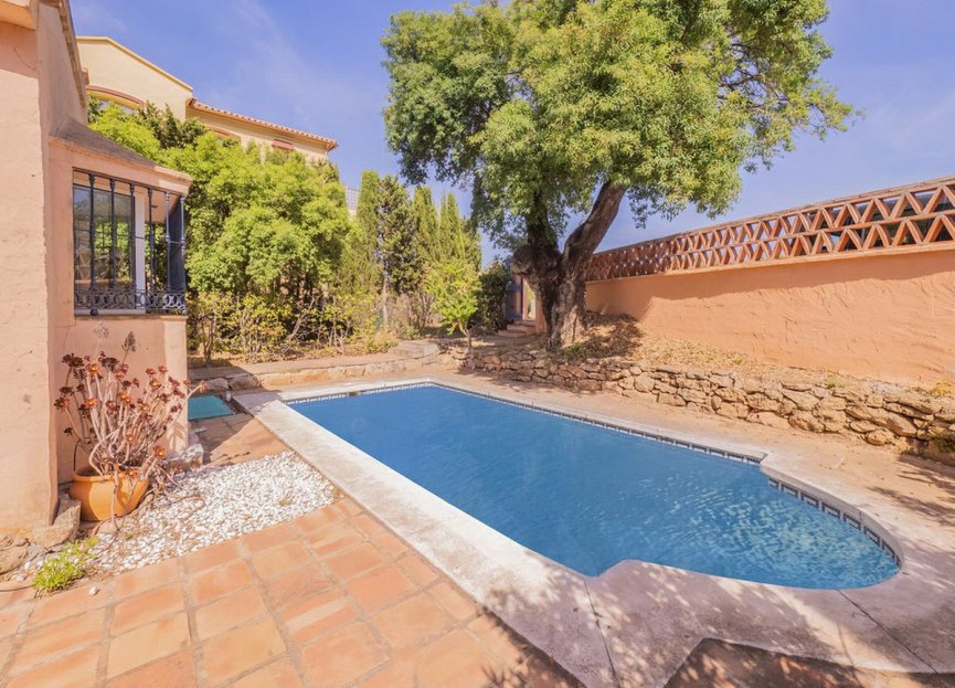 Resale - House - Detached Villa - Marbella - La Mairena