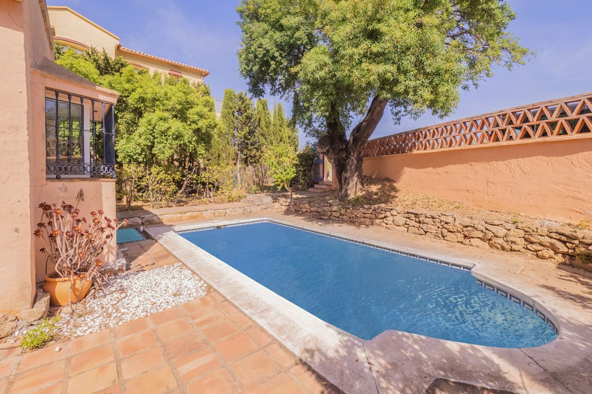 Resale - House - Detached Villa - Marbella - La Mairena