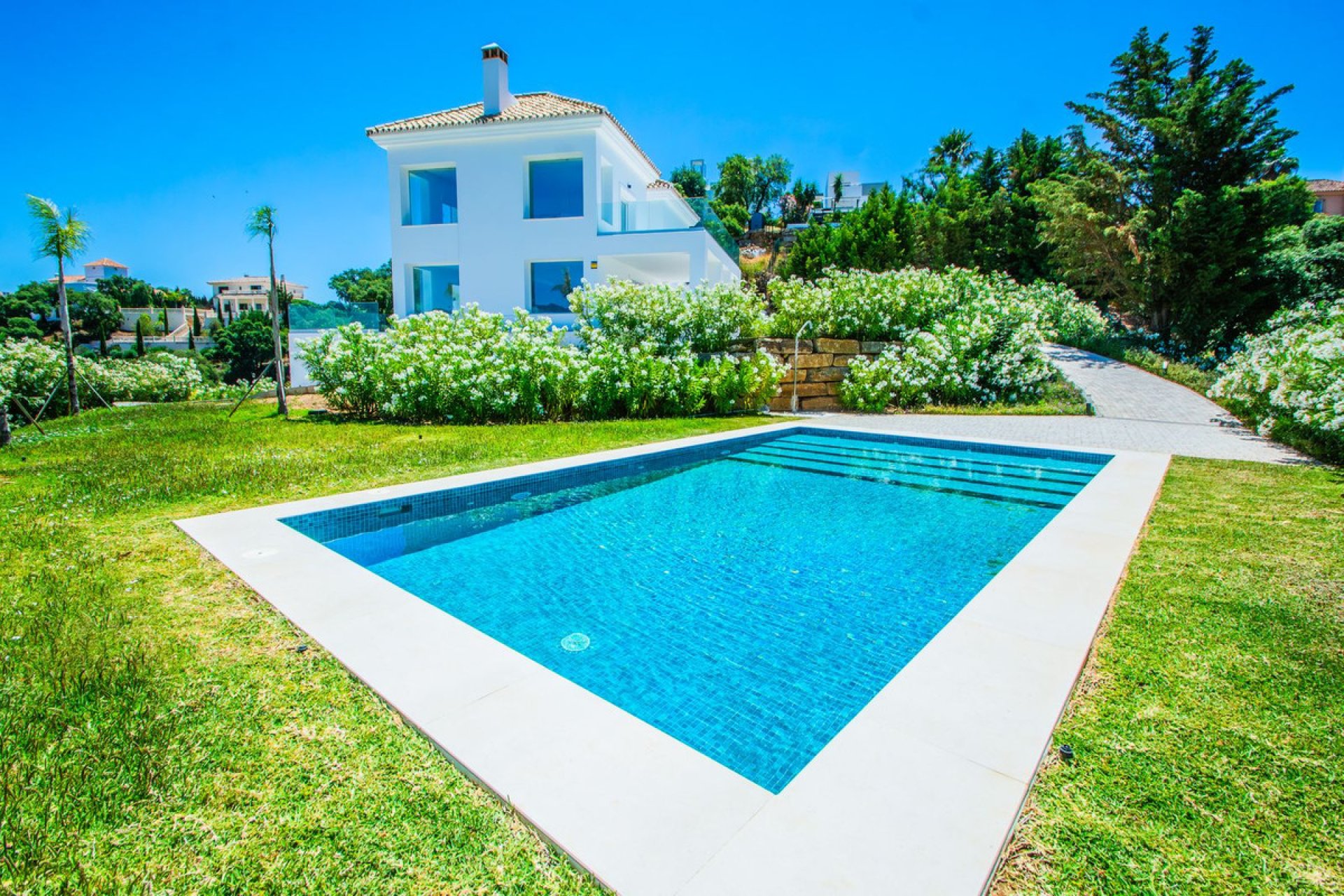 Resale - House - Detached Villa - Marbella - La Mairena