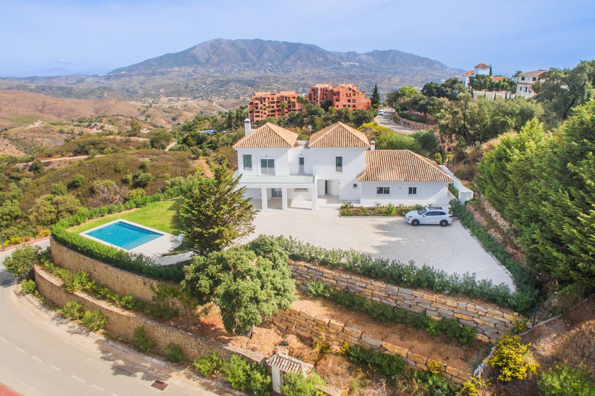 Resale - House - Detached Villa - Marbella - La Mairena