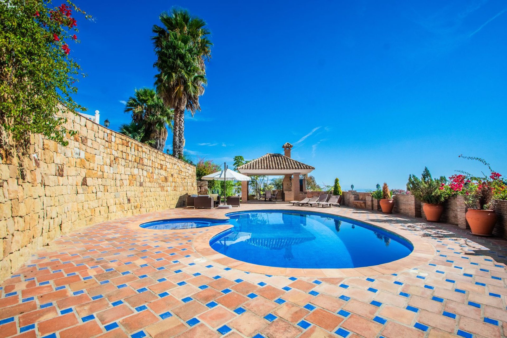 Resale - House - Detached Villa - Marbella - La Mairena