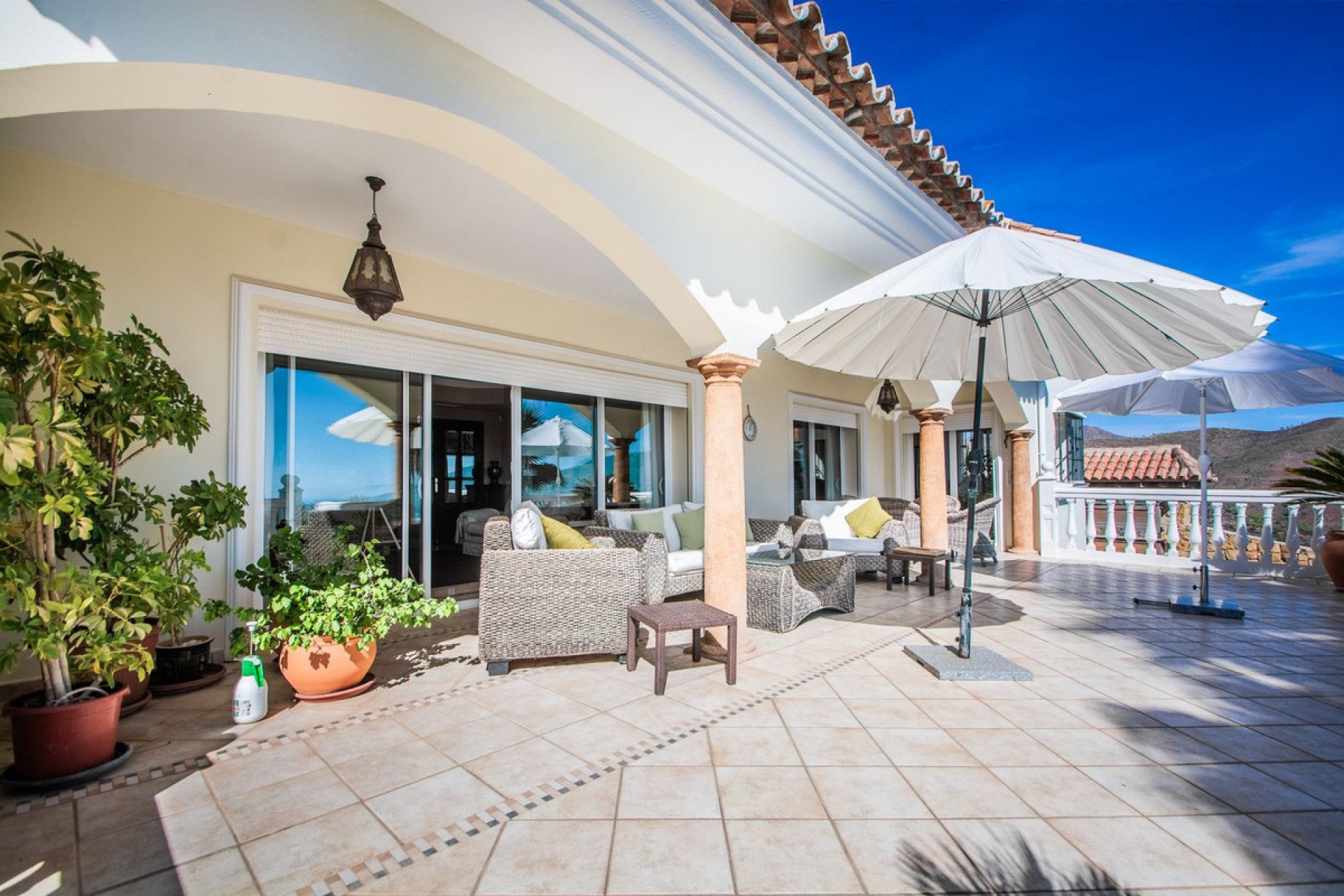 Resale - House - Detached Villa - Marbella - La Mairena