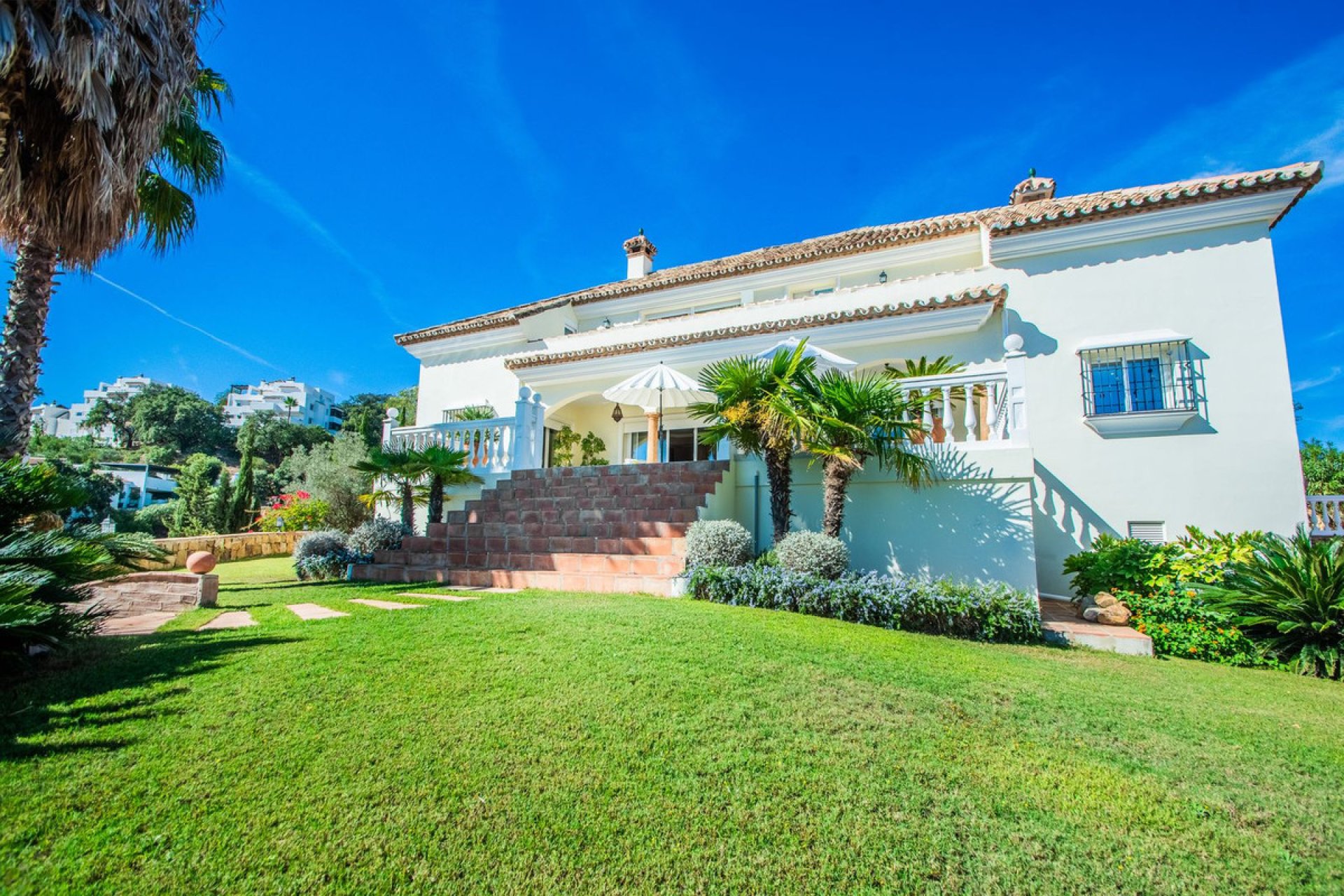 Resale - House - Detached Villa - Marbella - La Mairena