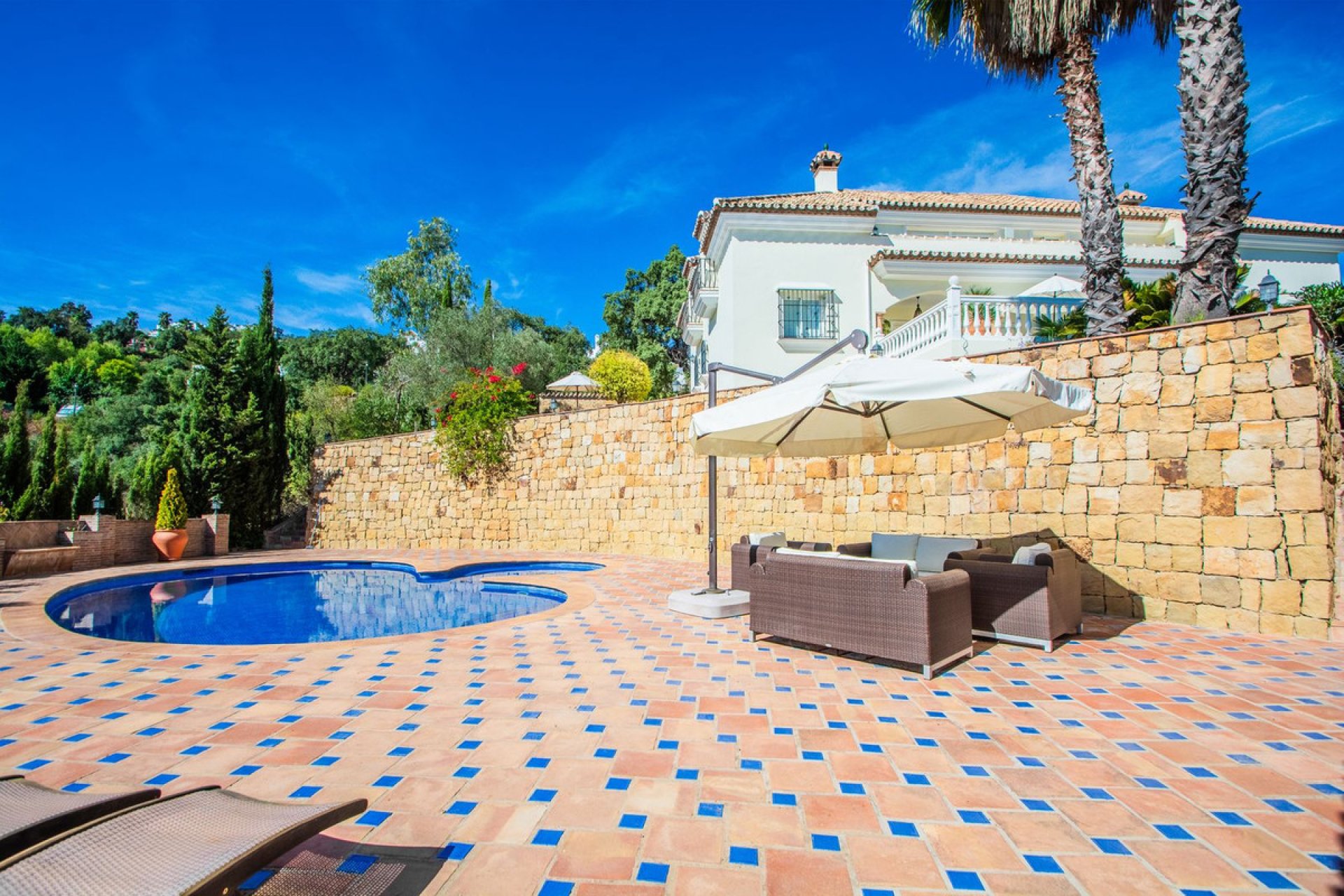 Resale - House - Detached Villa - Marbella - La Mairena