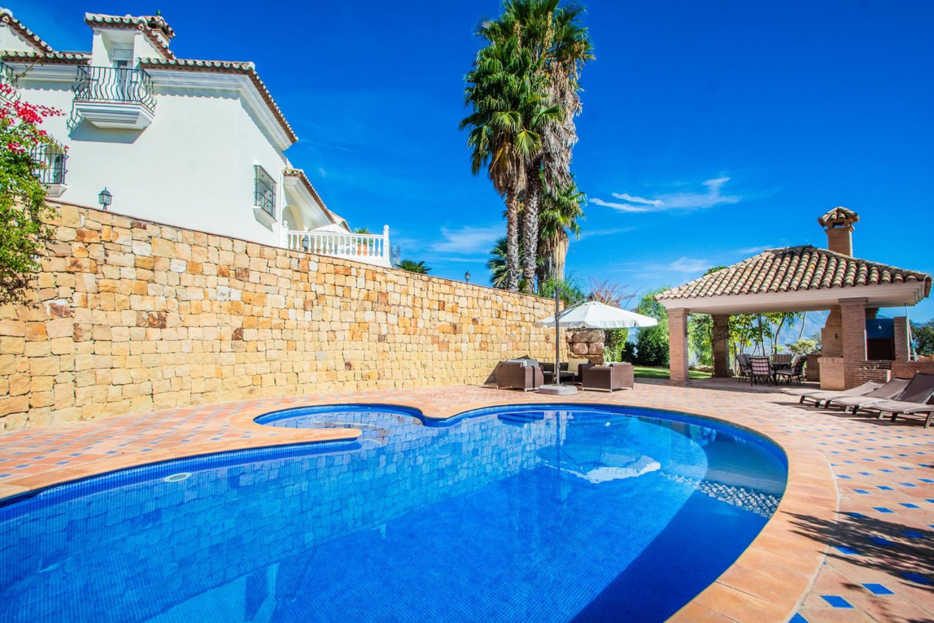 Resale - House - Detached Villa - Marbella - La Mairena