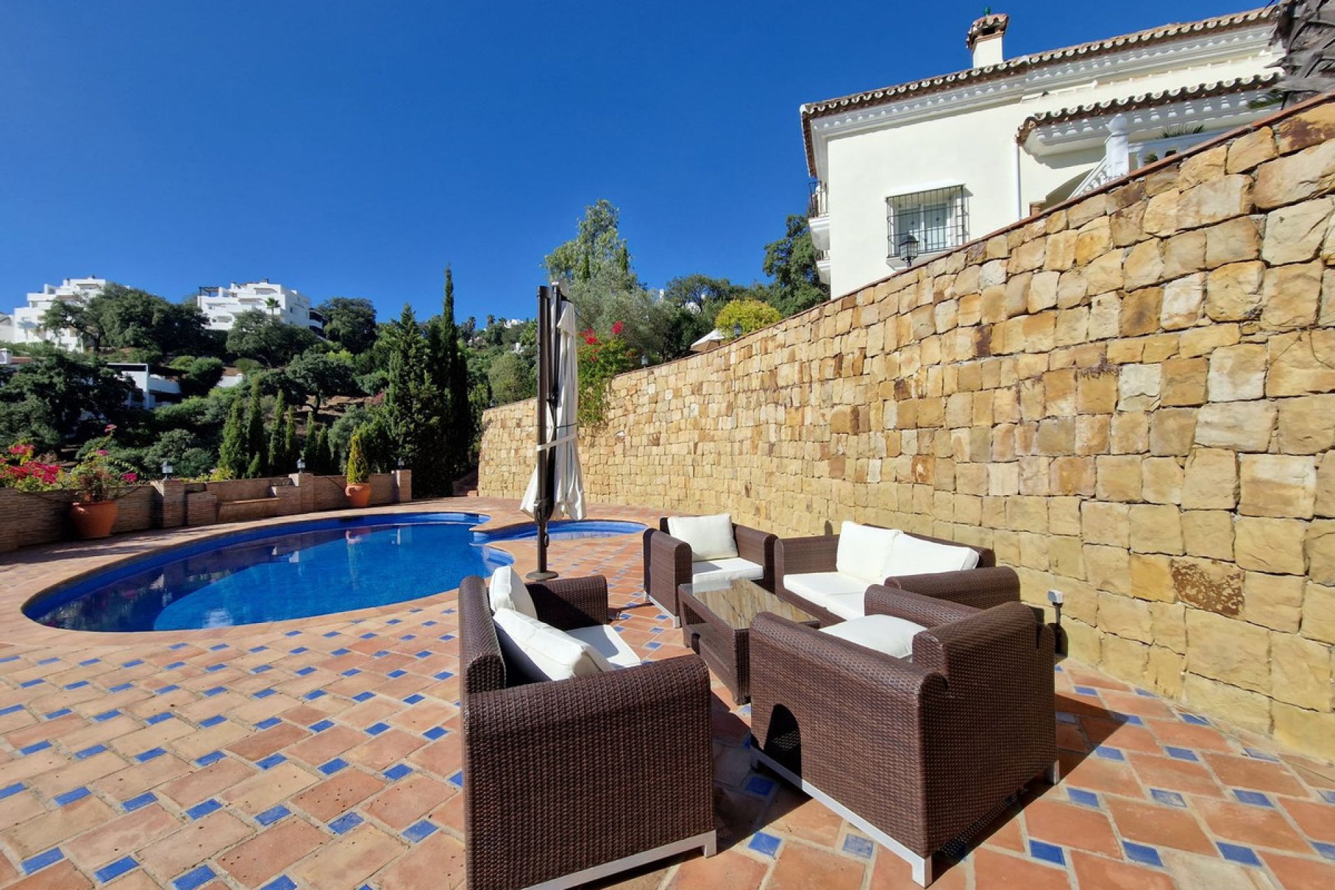 Resale - House - Detached Villa - Marbella - La Mairena