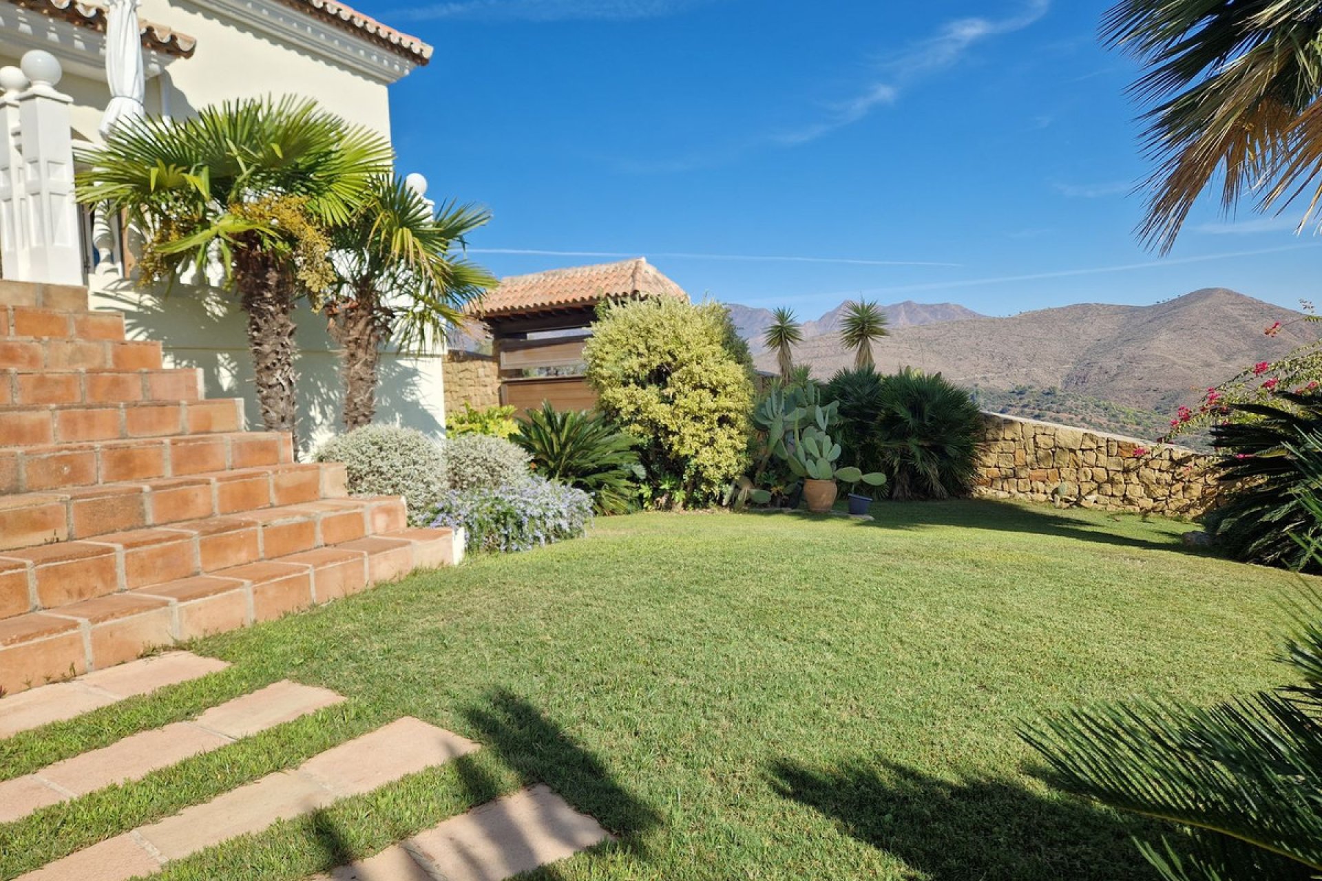 Resale - House - Detached Villa - Marbella - La Mairena