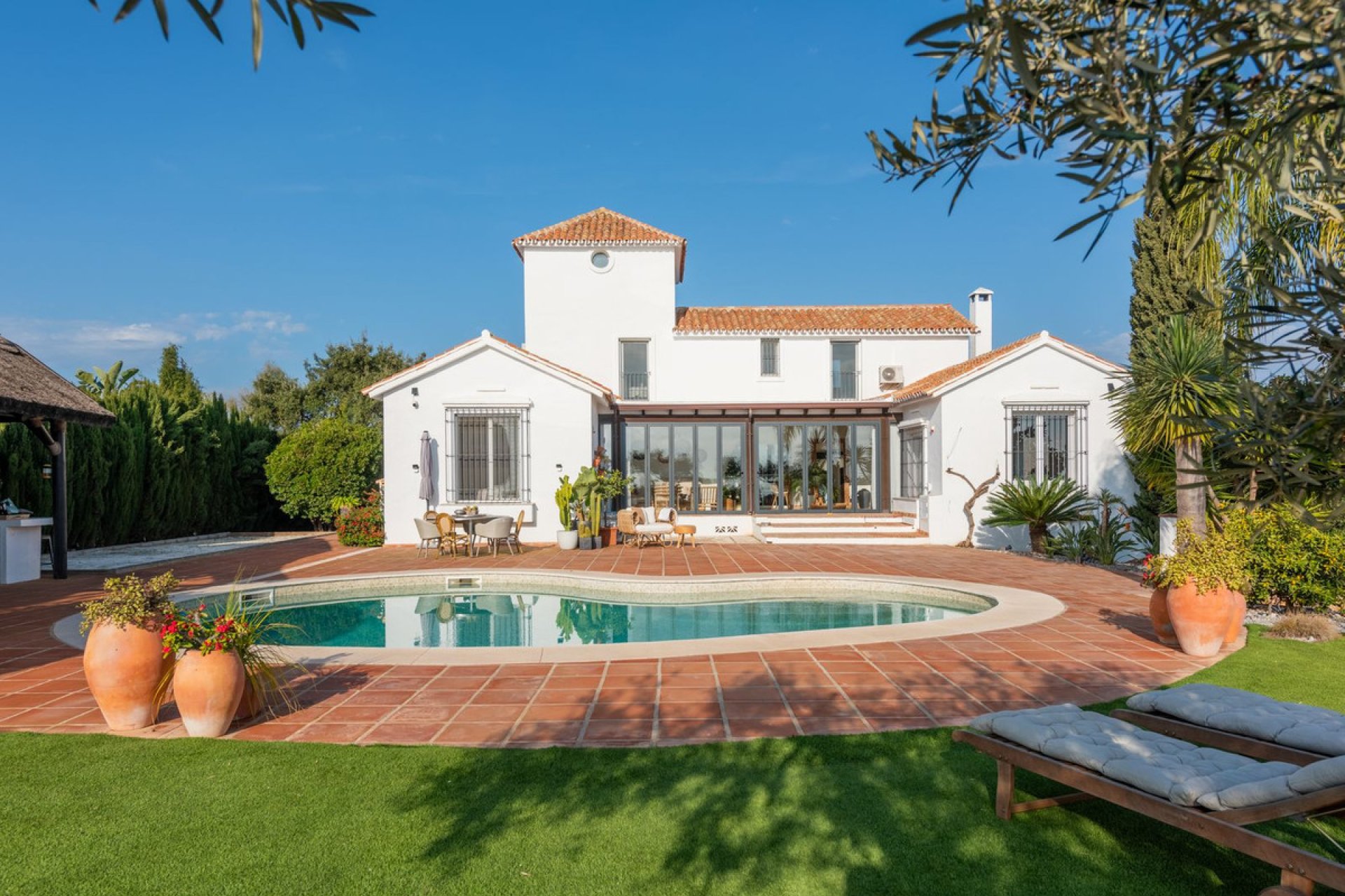 Resale - House - Detached Villa - Marbella - La Mairena