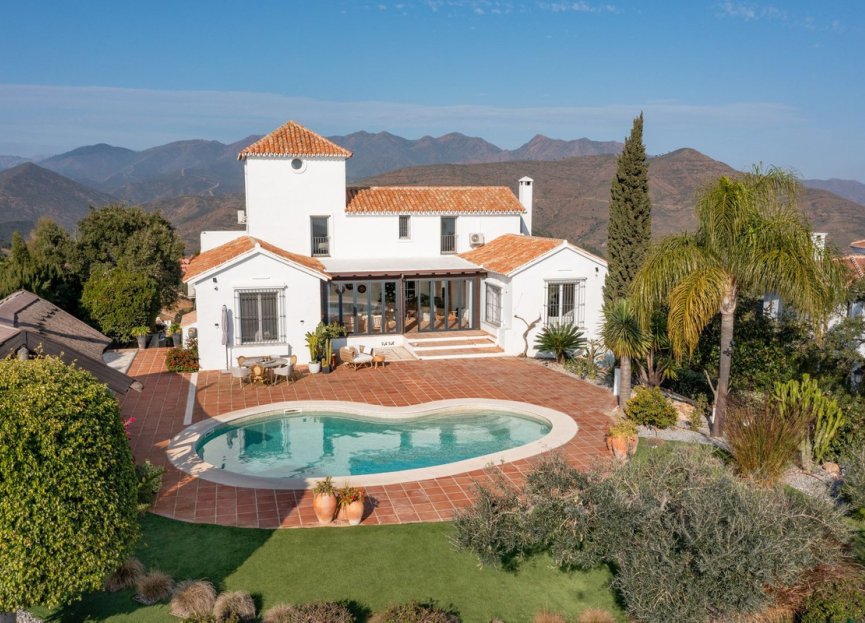 Resale - House - Detached Villa - Marbella - La Mairena