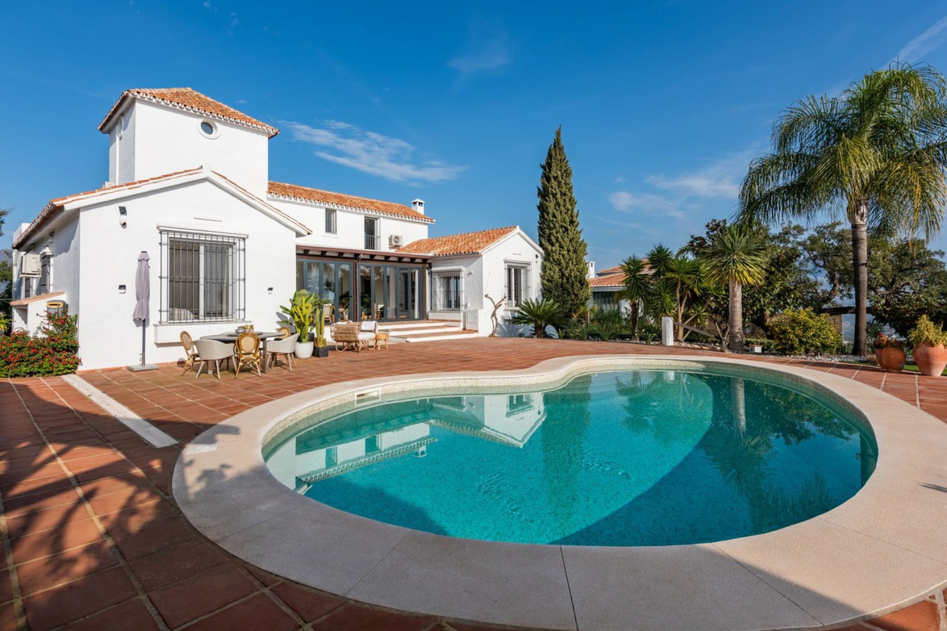 Resale - House - Detached Villa - Marbella - La Mairena